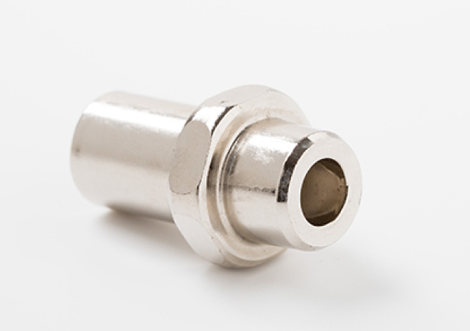 六角ツバの高精度冷間鍛造品