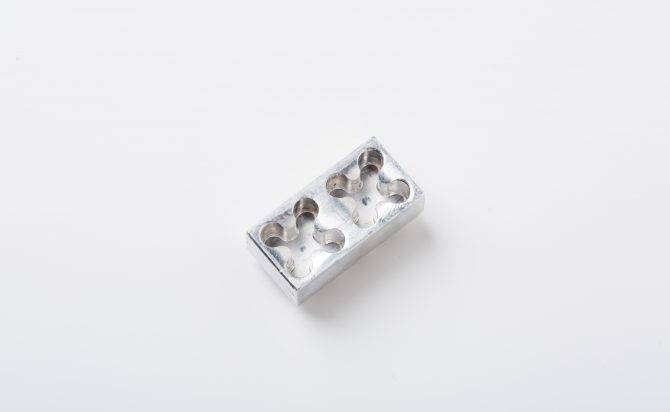 アルミの角形状冷間鍛造品