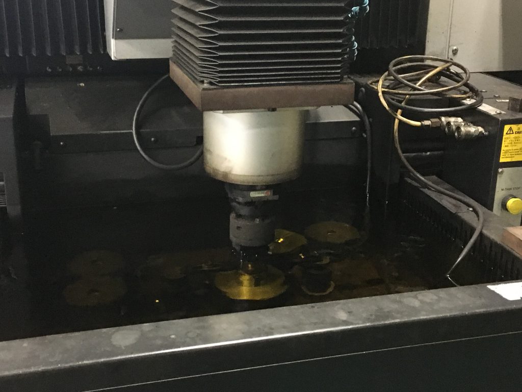 三菱電機製 ワイヤーカット放電加工機